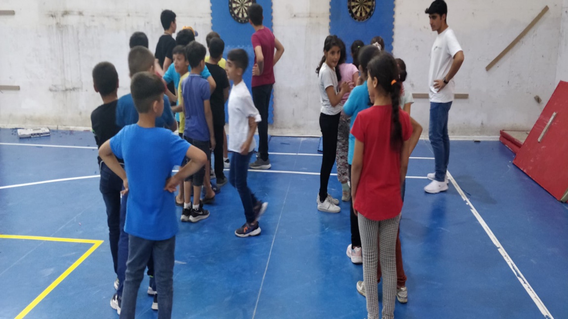 Temel Eğitimde 10.000 Okul Projesi Kapsamında Borsa İstanbul Teknik ve Anadolu Meslek Lisesi'nde düzenlenen Bocce, Dart, Jimnastik, Çocuk Oyunları Etkinliği